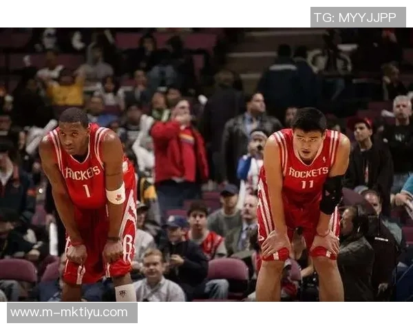 2005年NBA季后赛火箭与小牛第二场激战回顾与精彩瞬间分析